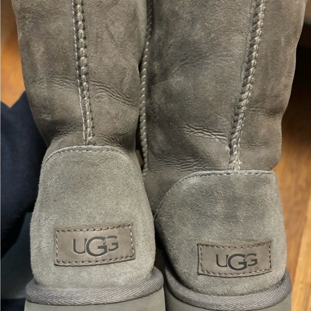 UGG Classic Tall II Boots – Gray Suede – Women’s
Size 9